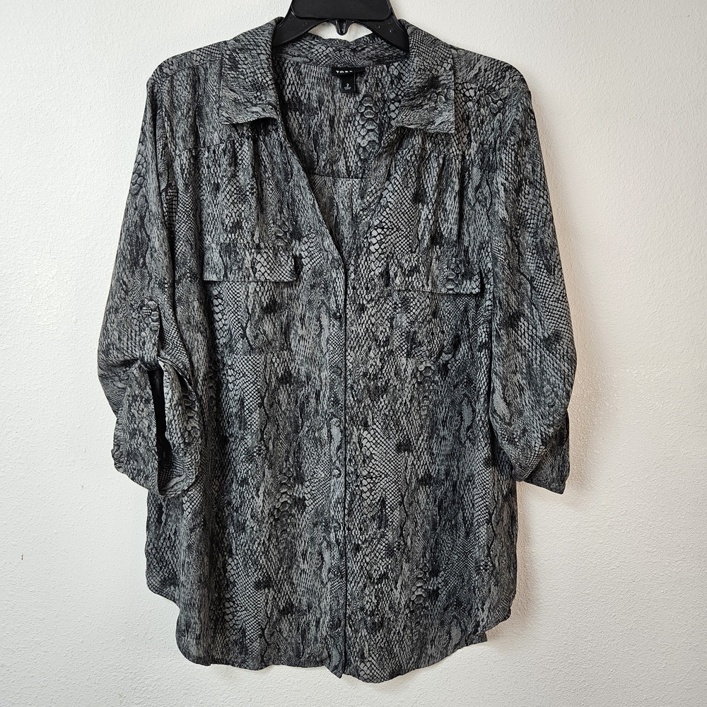 Torrid Georgette Button Front Blouse Size 2/2X Snake Print Roll Tab Sleeve